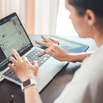 Öffnet die Seite 'Wir haben eine neue Webseite'